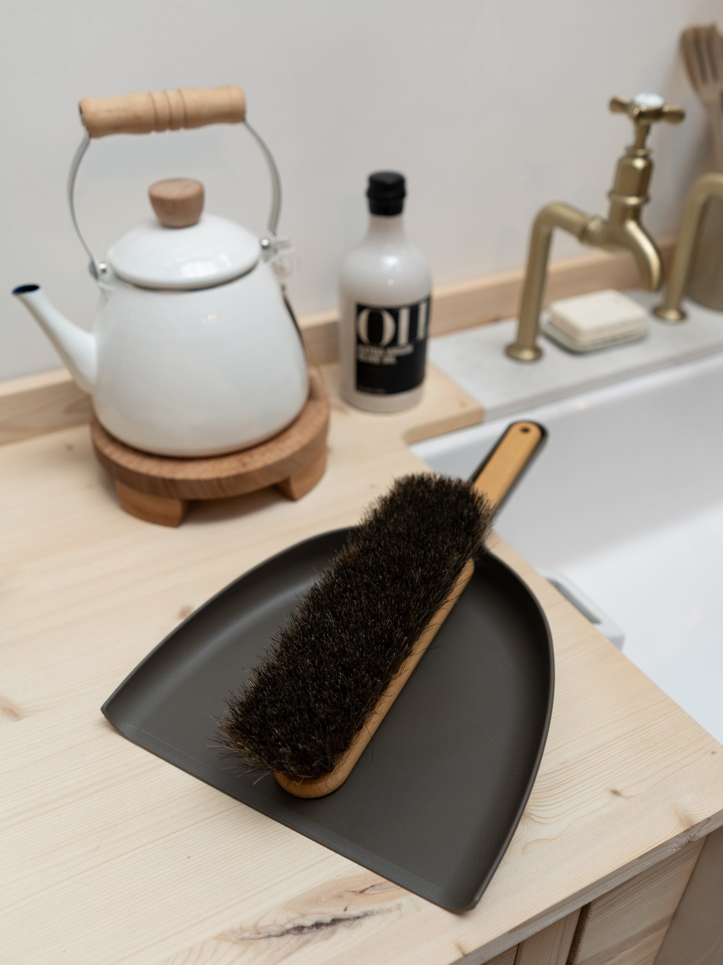 Dustpan & Brush | Umber