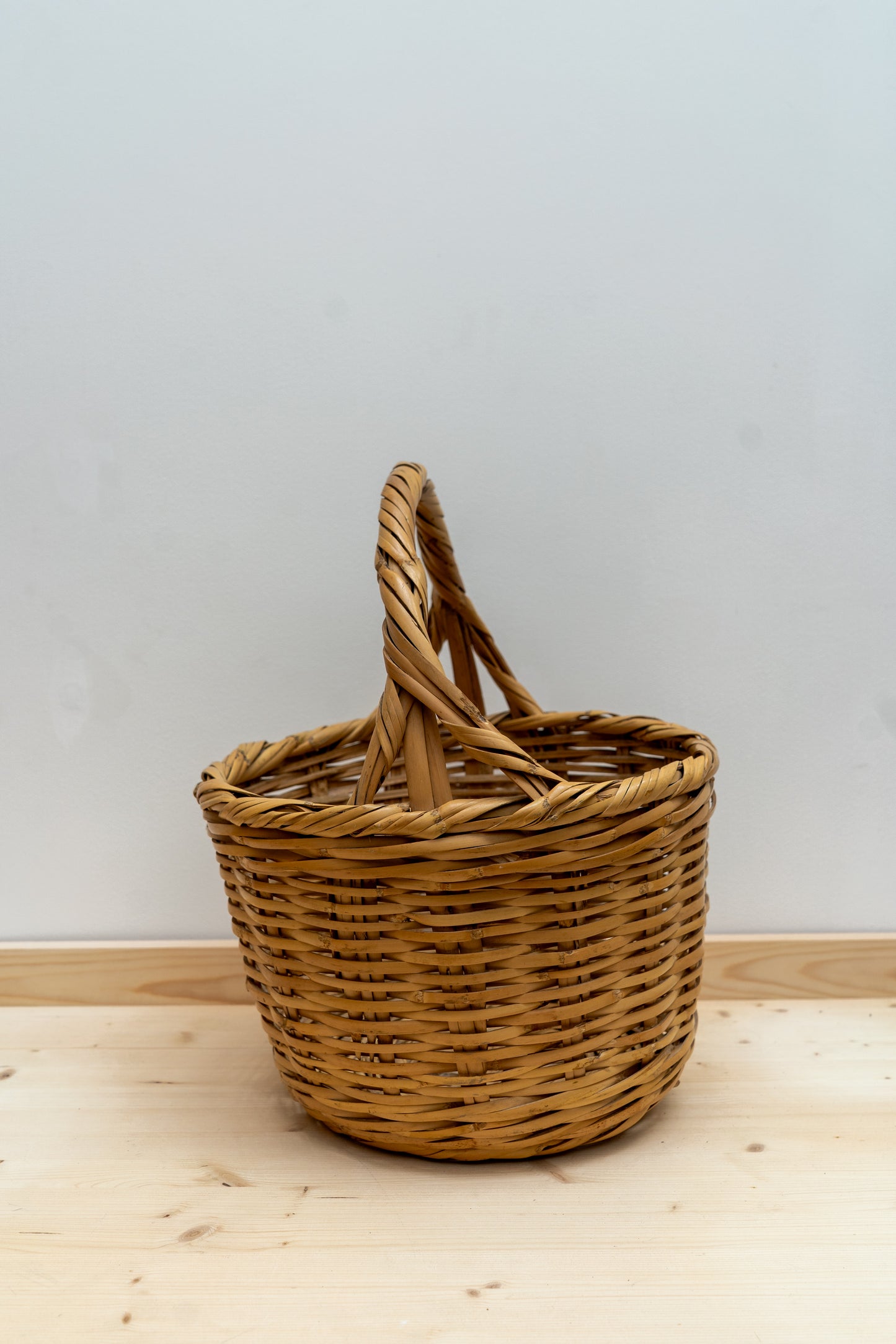 Vintage Basket | Wonky Apple