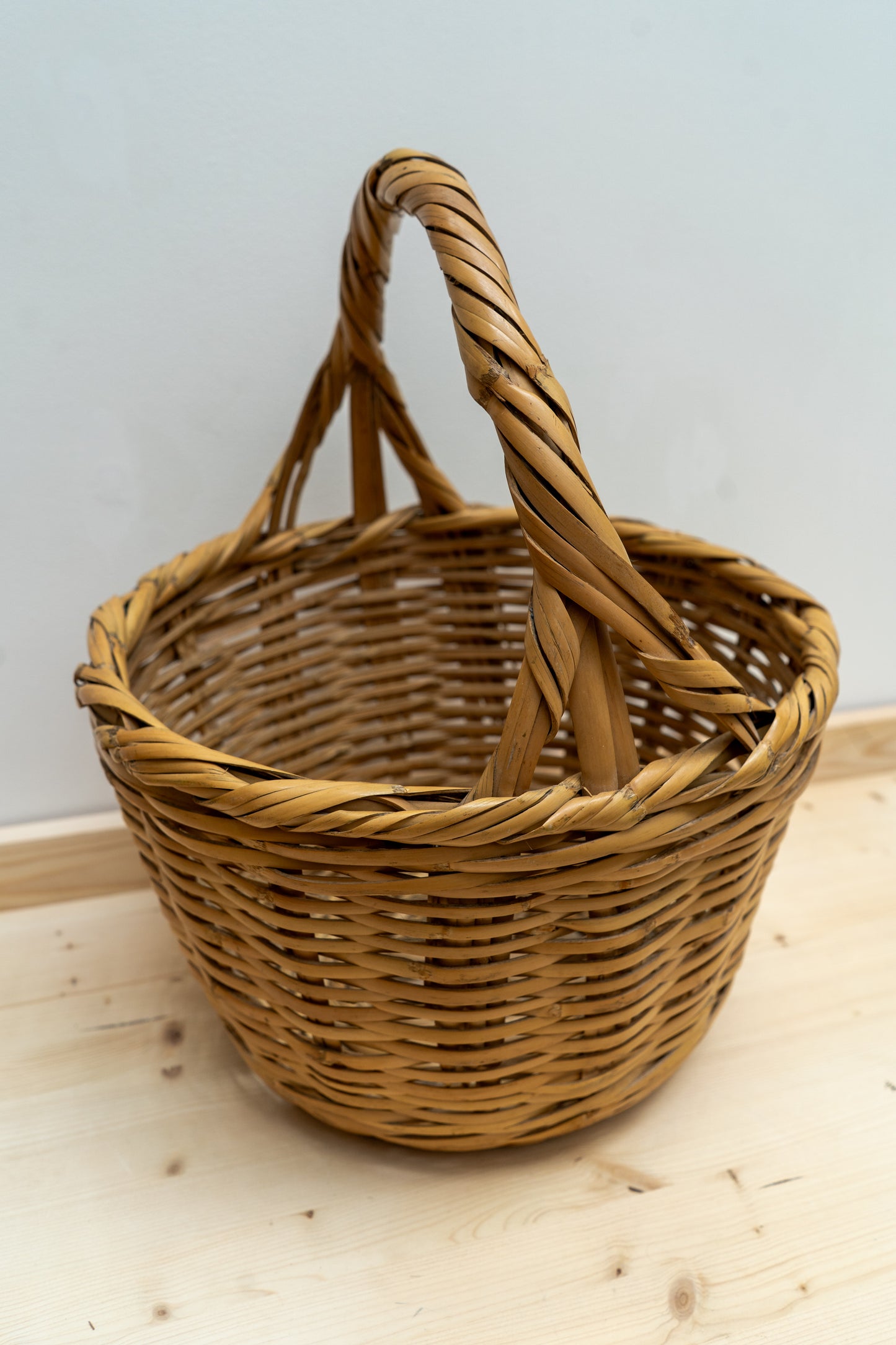 Vintage Basket | Wonky Apple