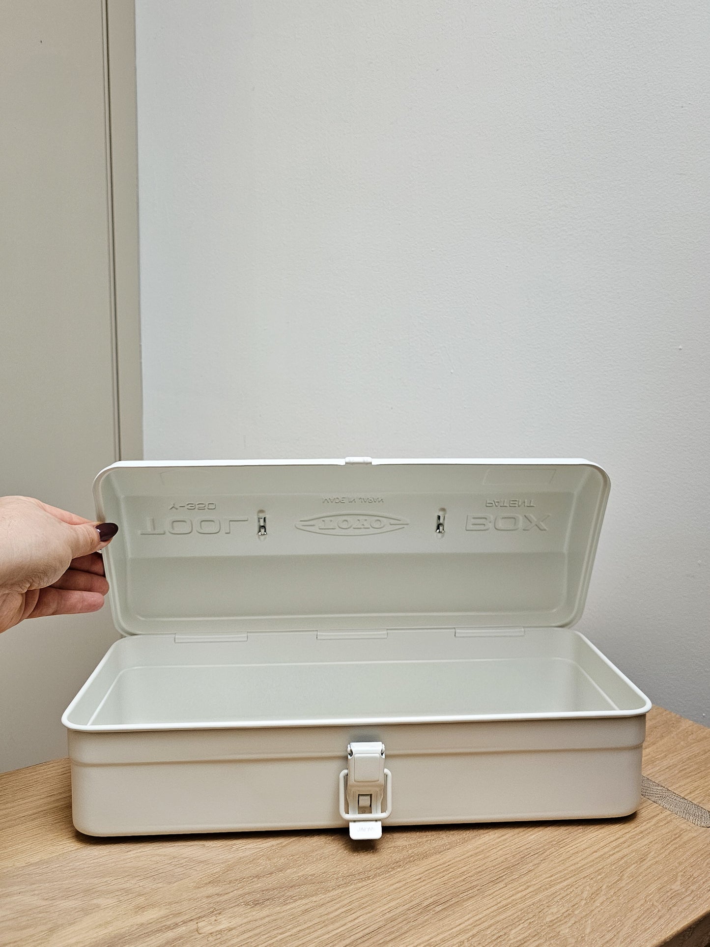 Toyo Y-350 Toolbox | White