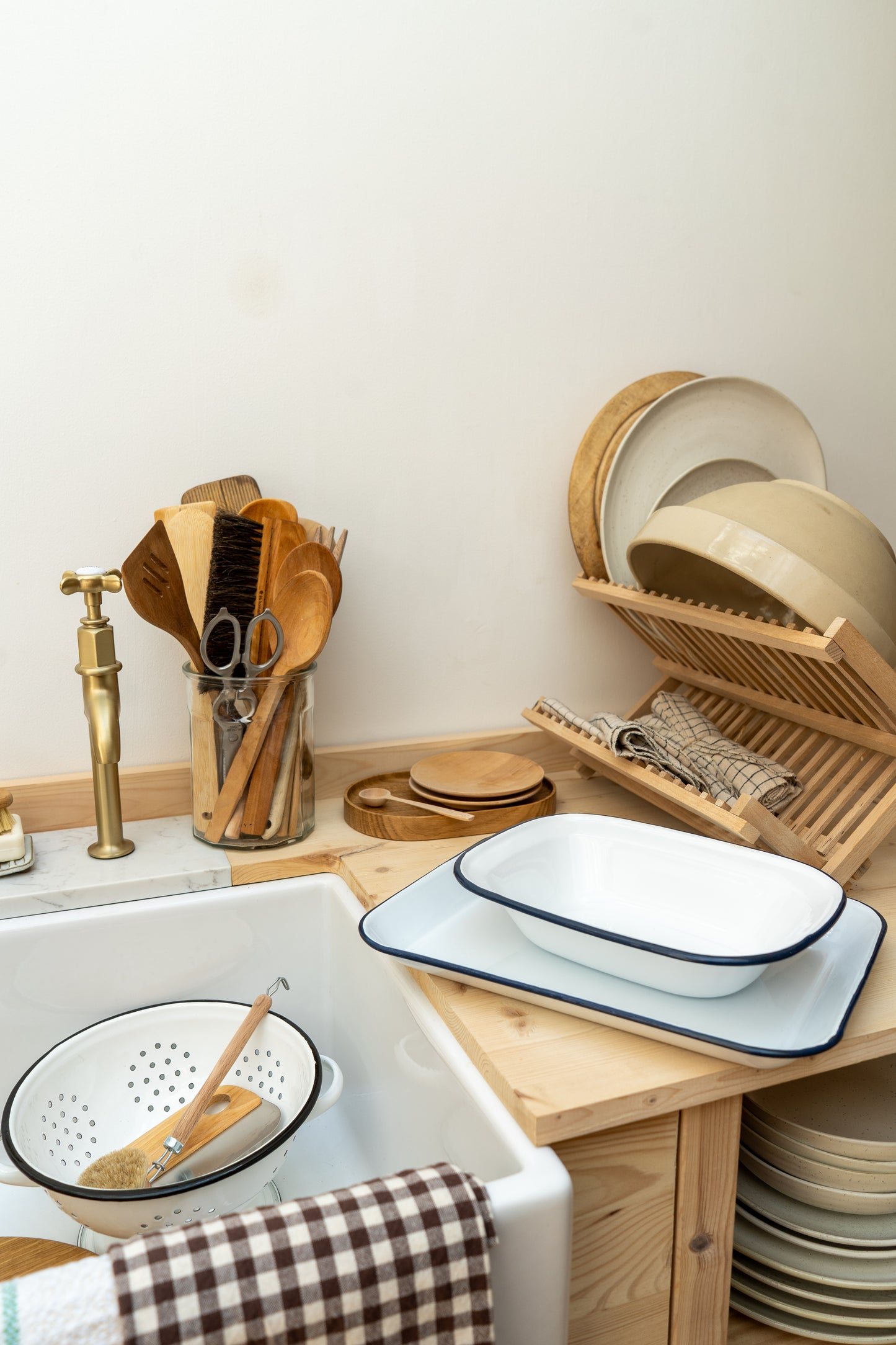 Classic Enamel Pie Dish