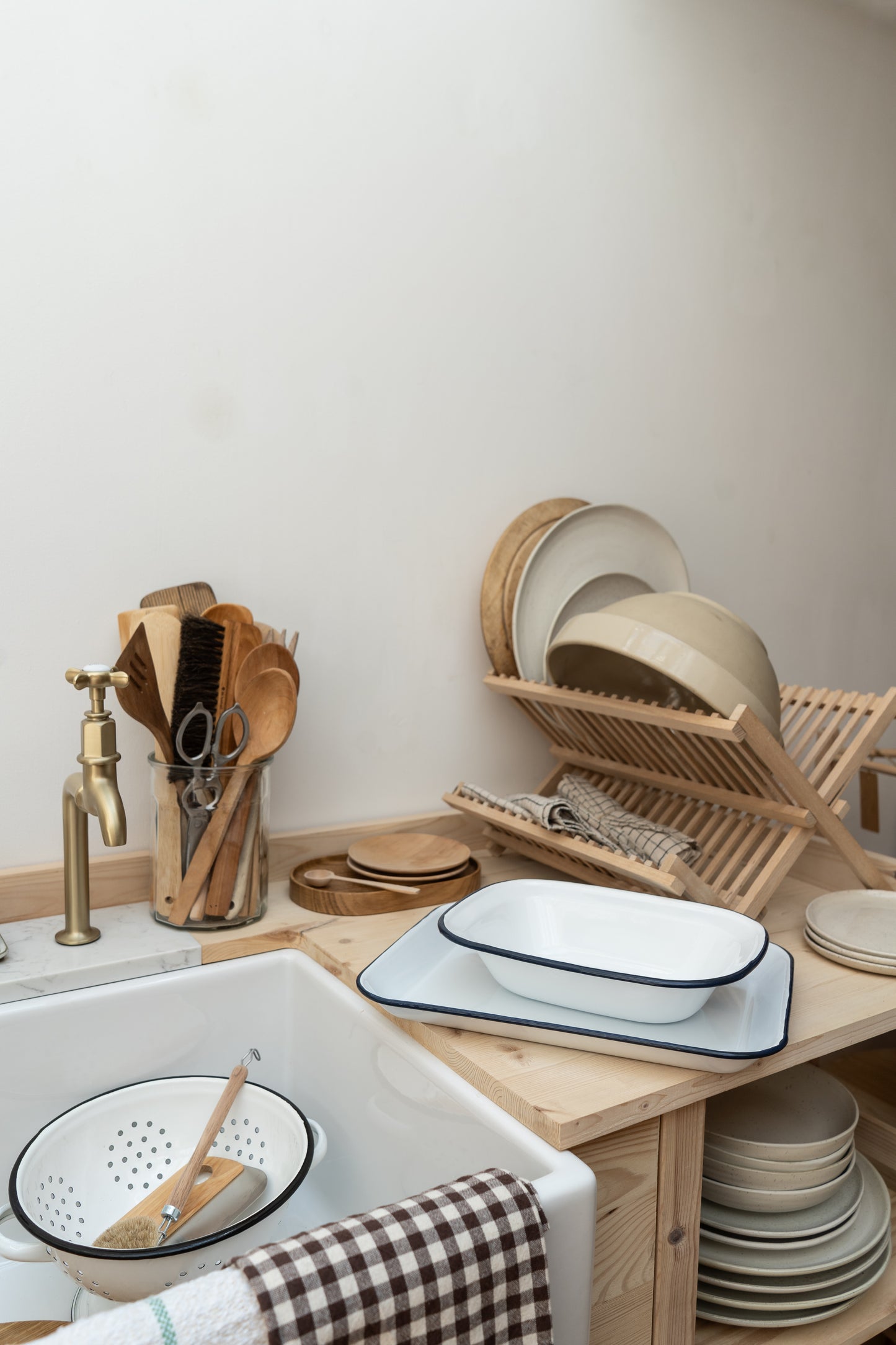 Classic Enamel Pie Dish