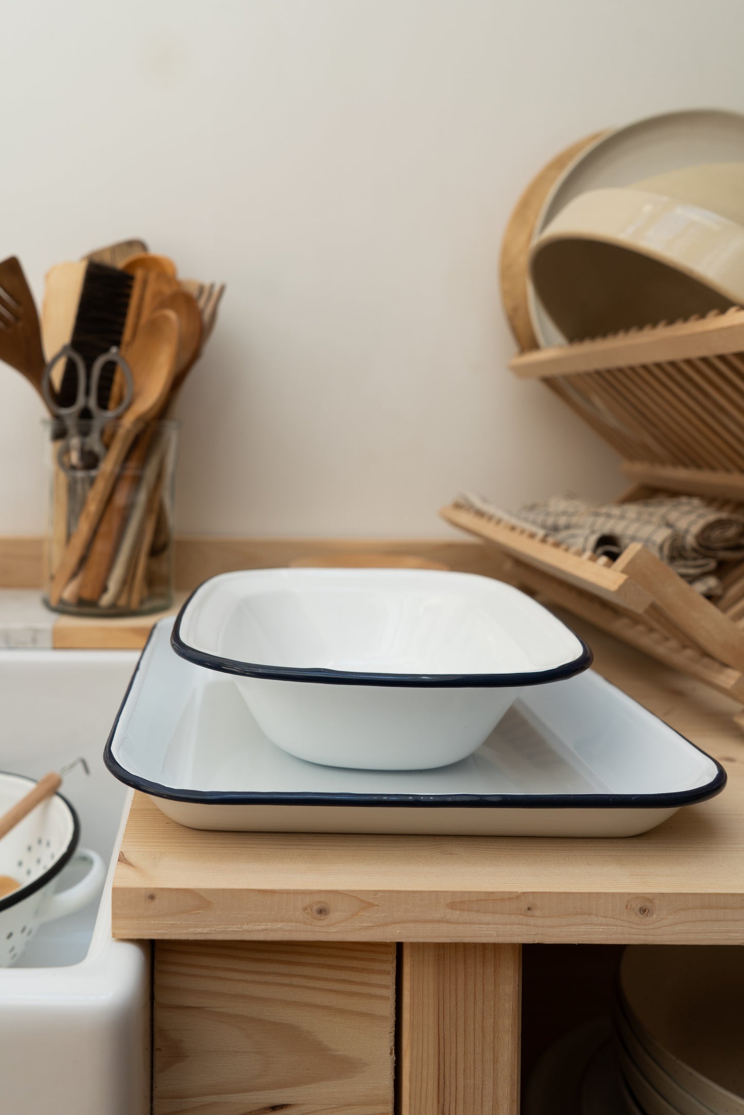 Classic Enamel Pie Dish