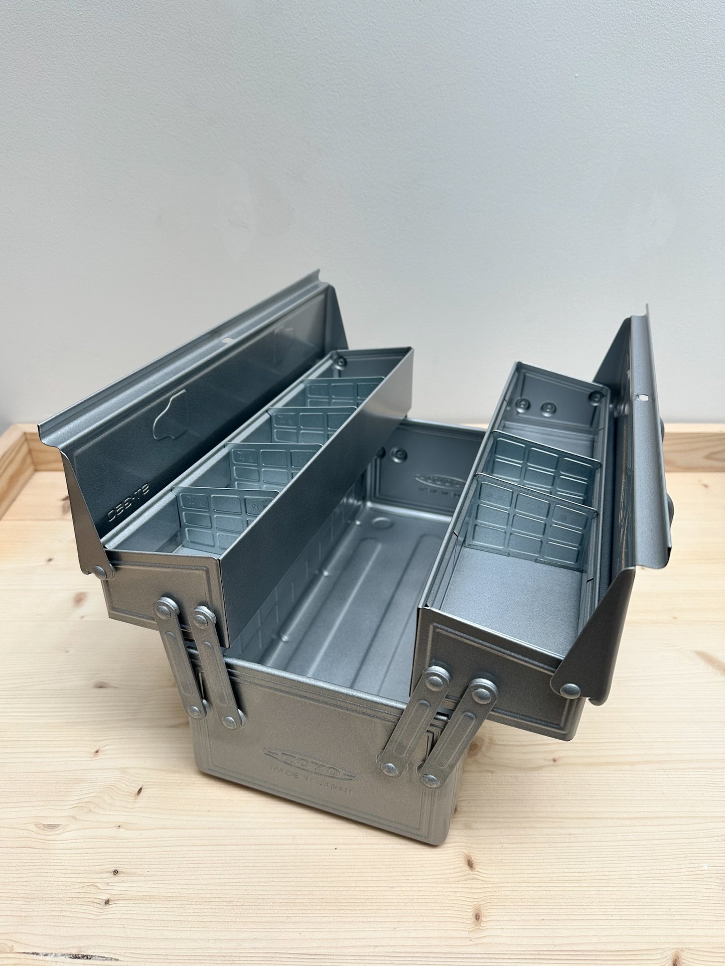 Toyo ST-350 Toolbox | Silver
