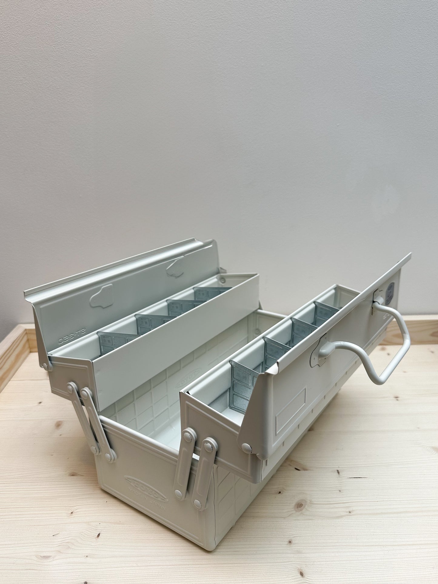 Toyo ST-350 Toolbox | White