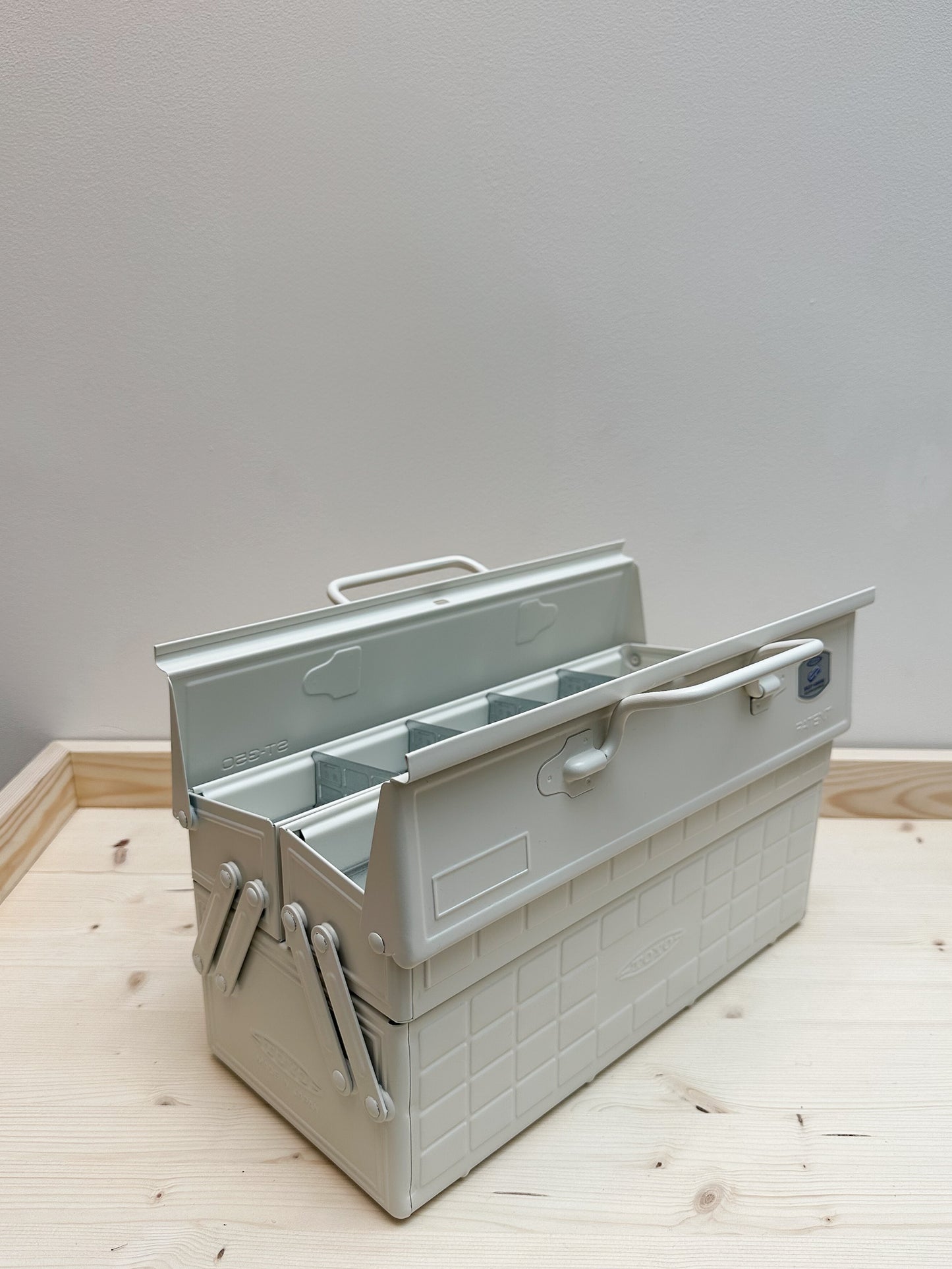 Toyo ST-350 Toolbox | White