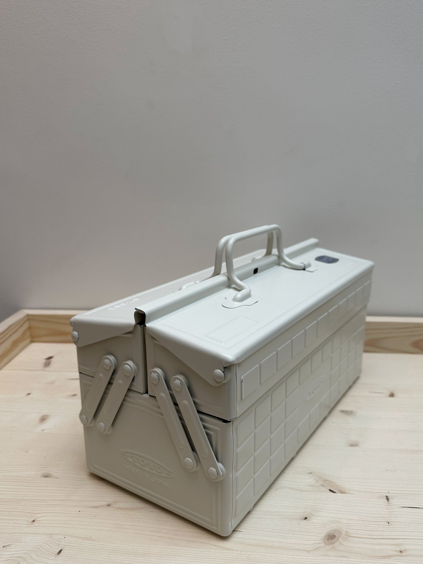 Toyo ST-350 Toolbox | White