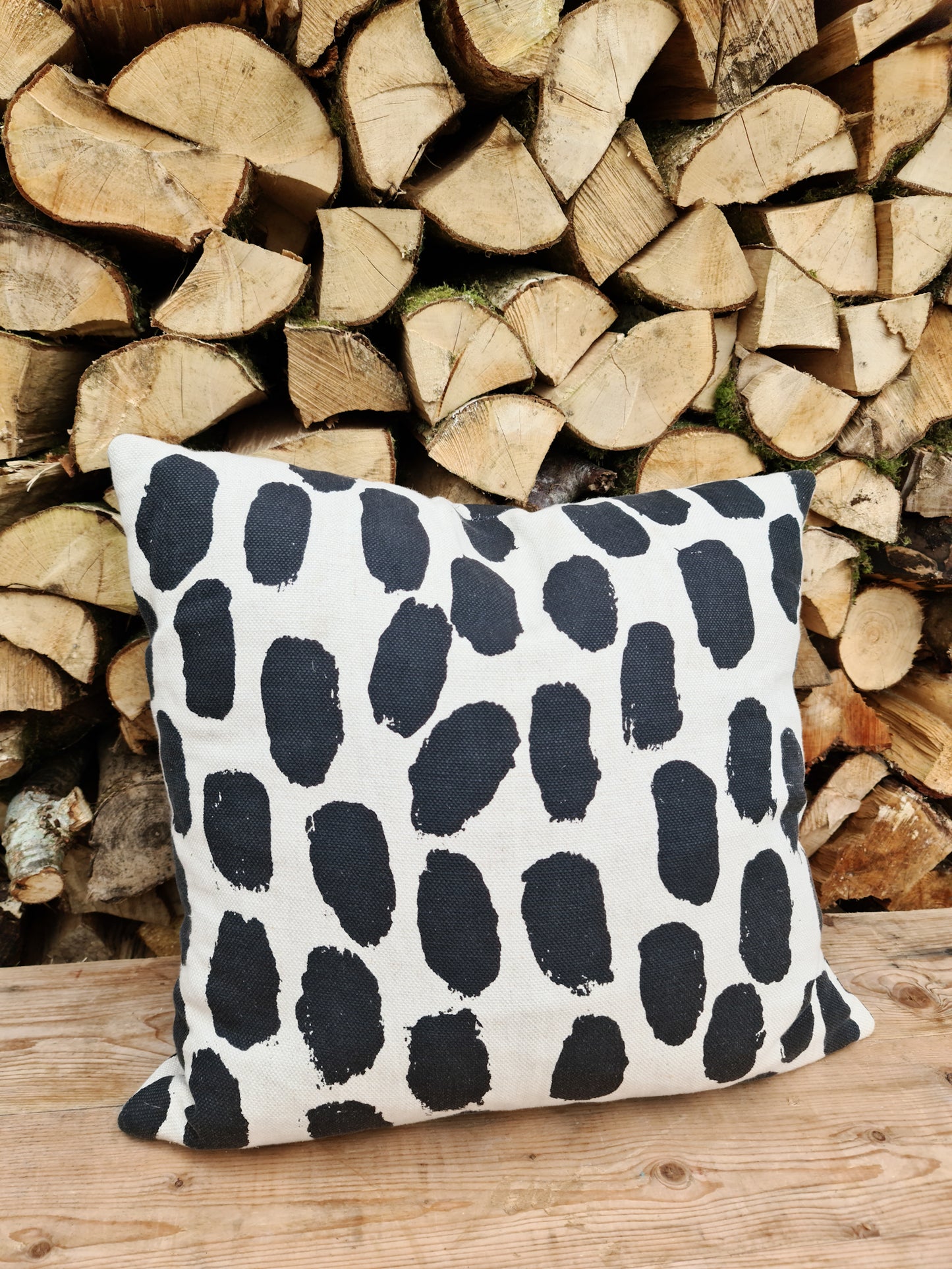 Dots Cushion | Black