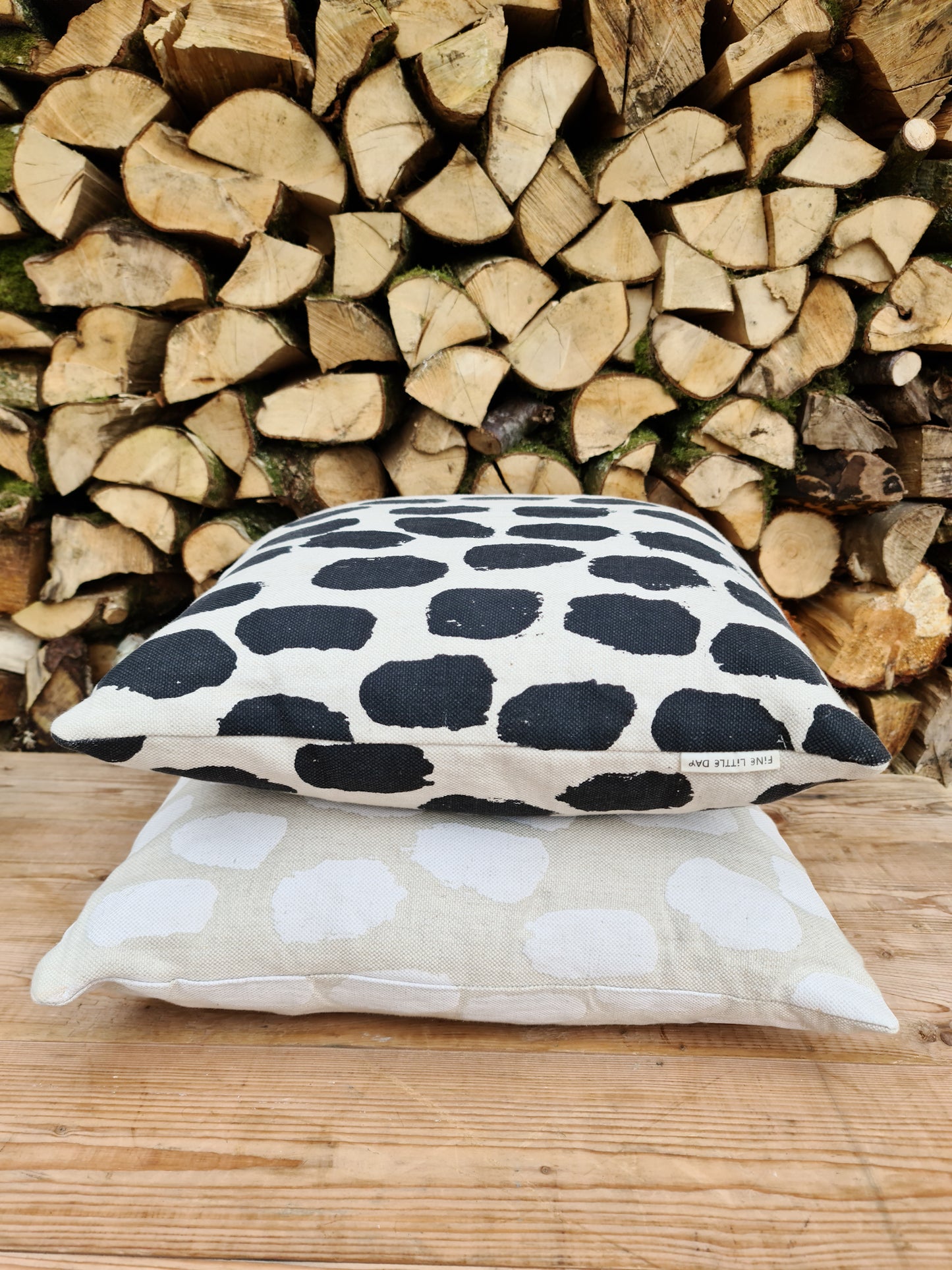 Dots Cushion | Black