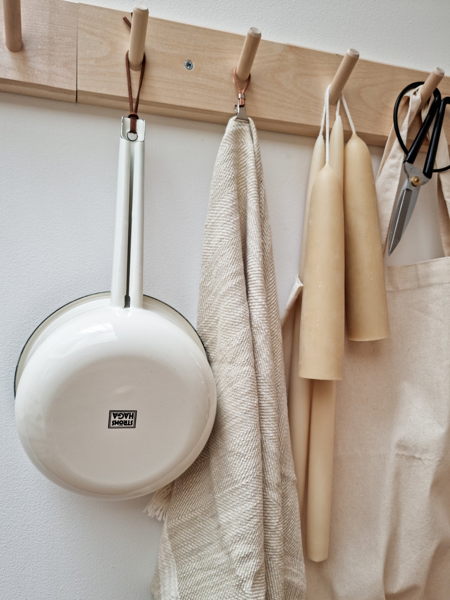 Emil's Enamel Saucepan | Off-white