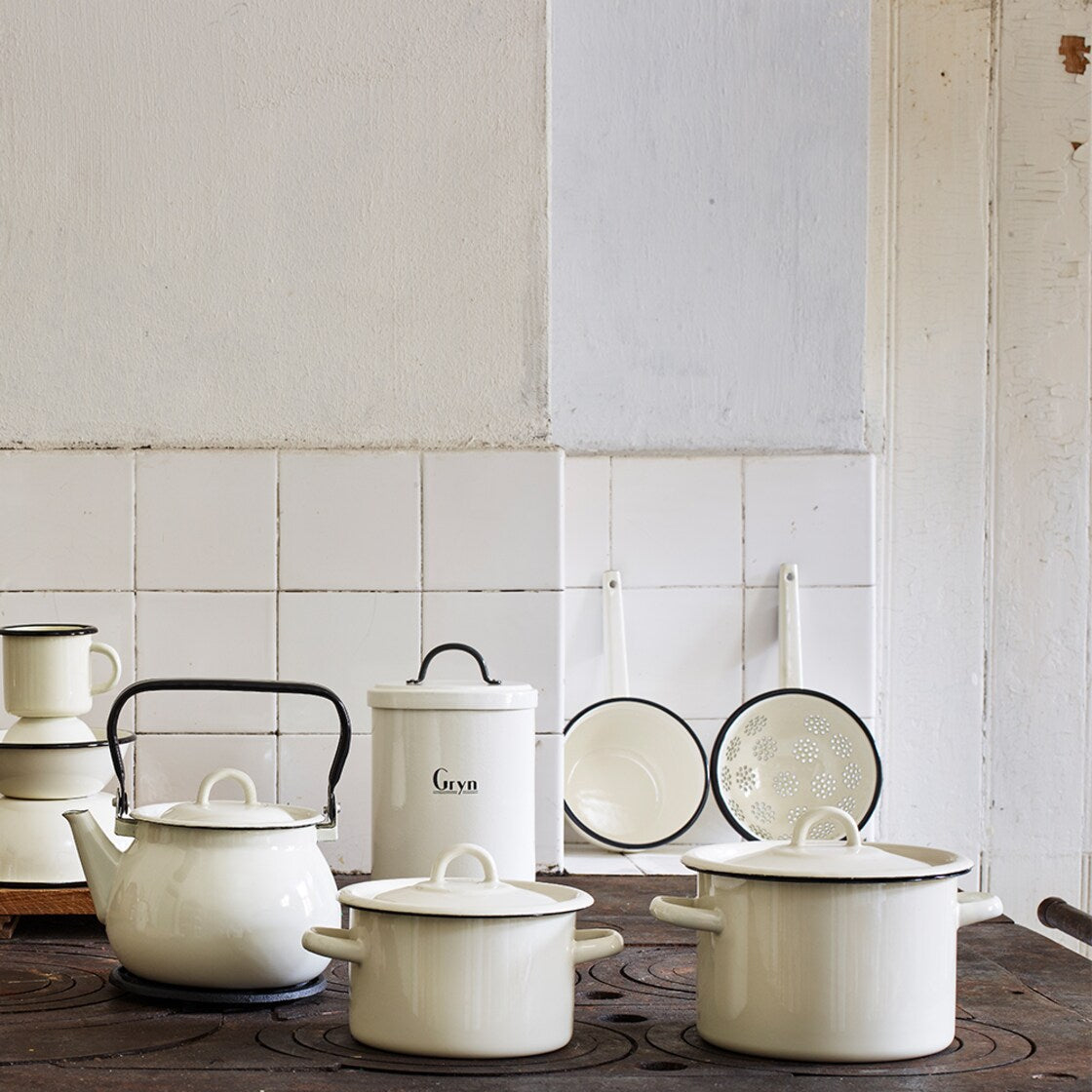 Emil's Enamel Saucepan | Off-white