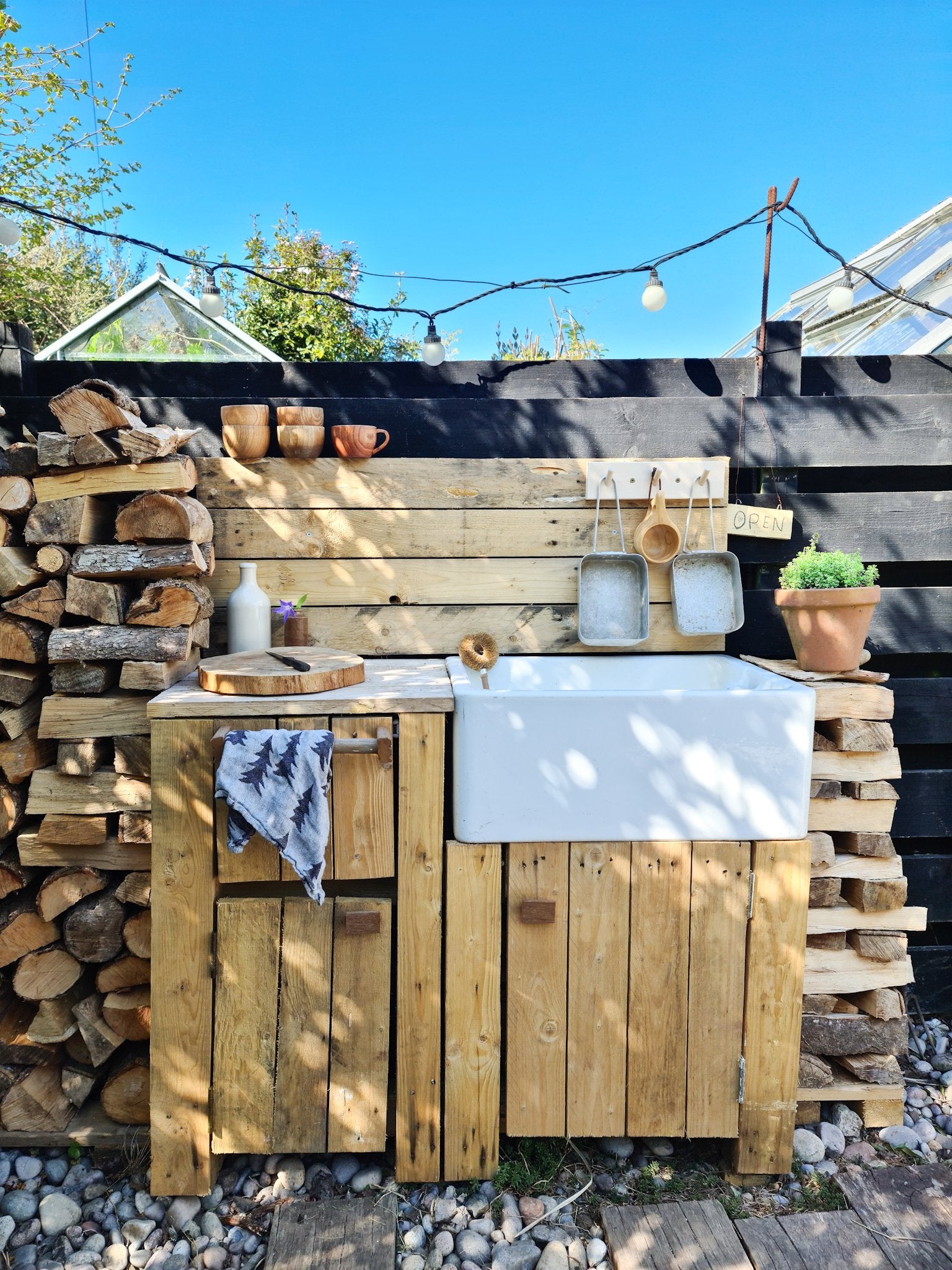 Making a Mud Kitchen for free.