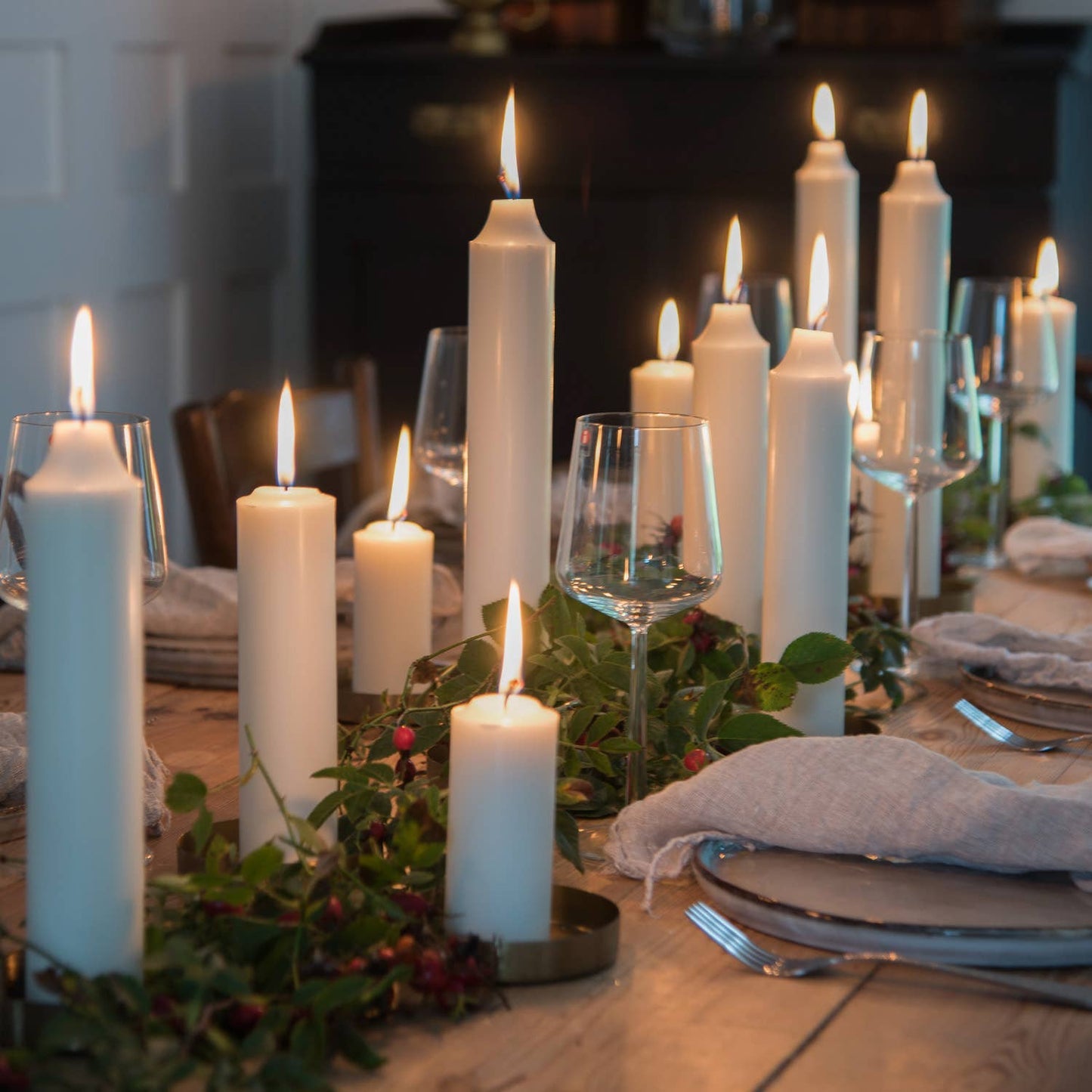 Gilleljus White Bell Top Candle | 35 cm