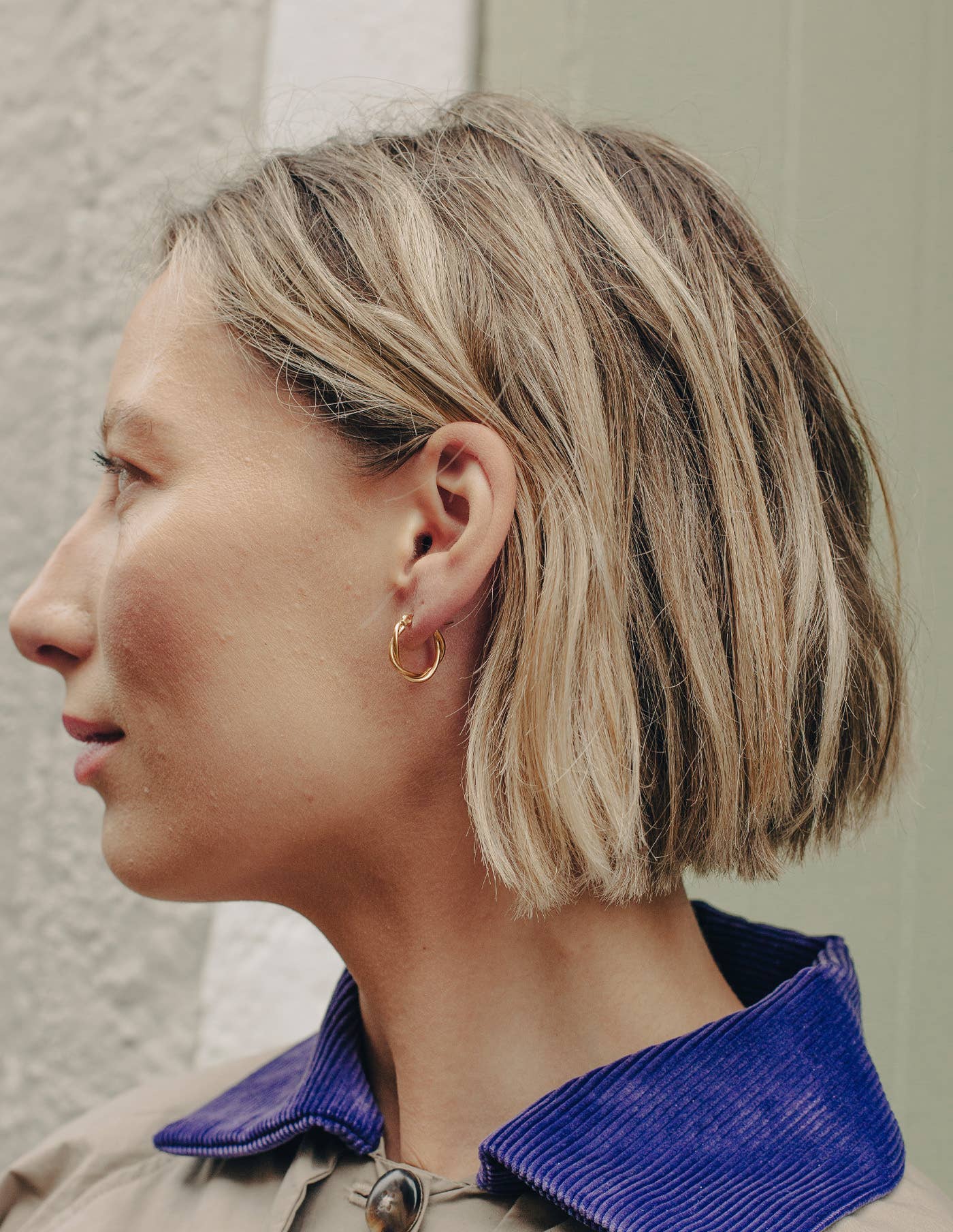 Gold Small Entwined Latch Hoop Earrings | Tarnish-free