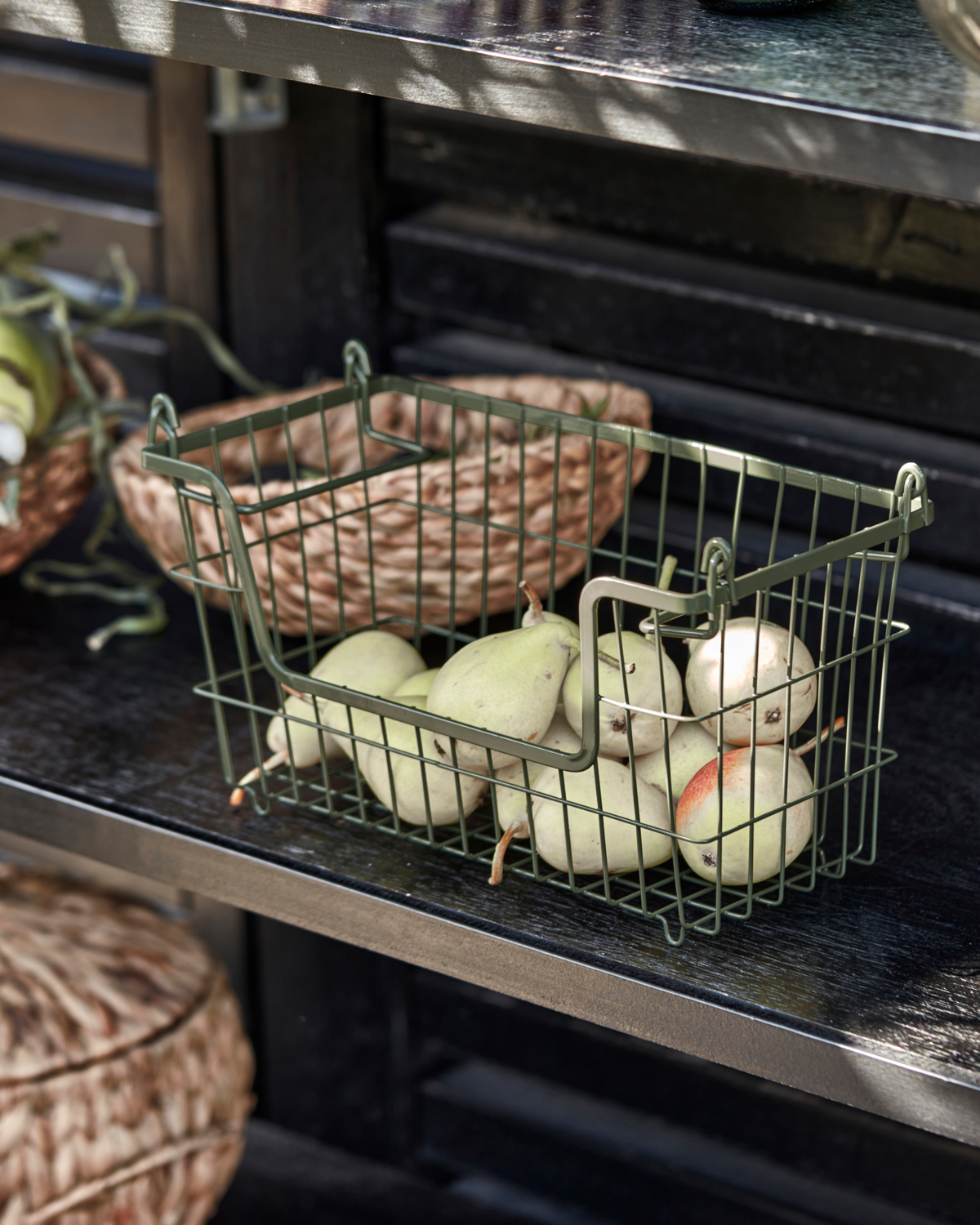 House Doctor Taw Wire basket with pears on a kitchen counter