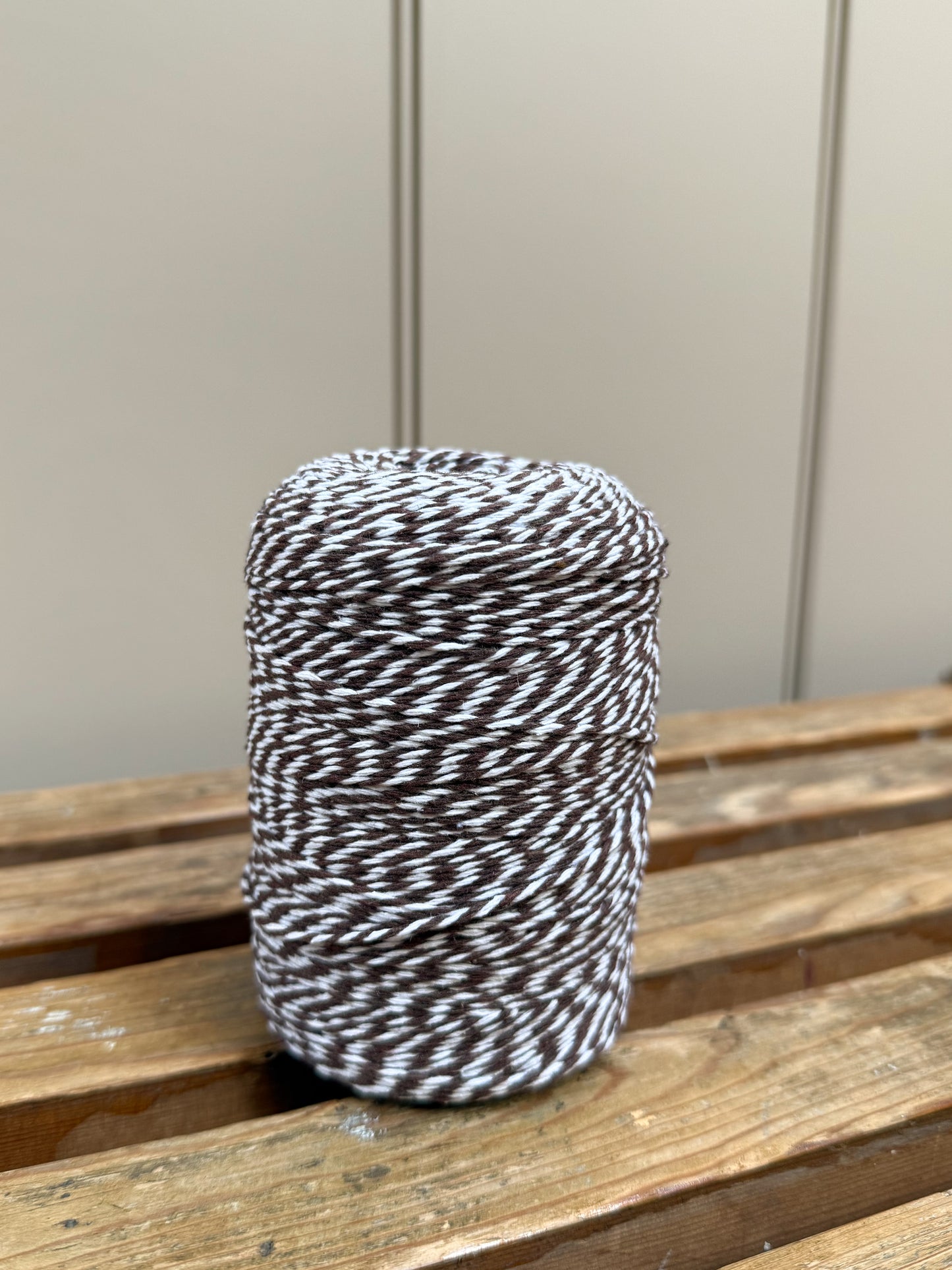 String | White & Brown 400m