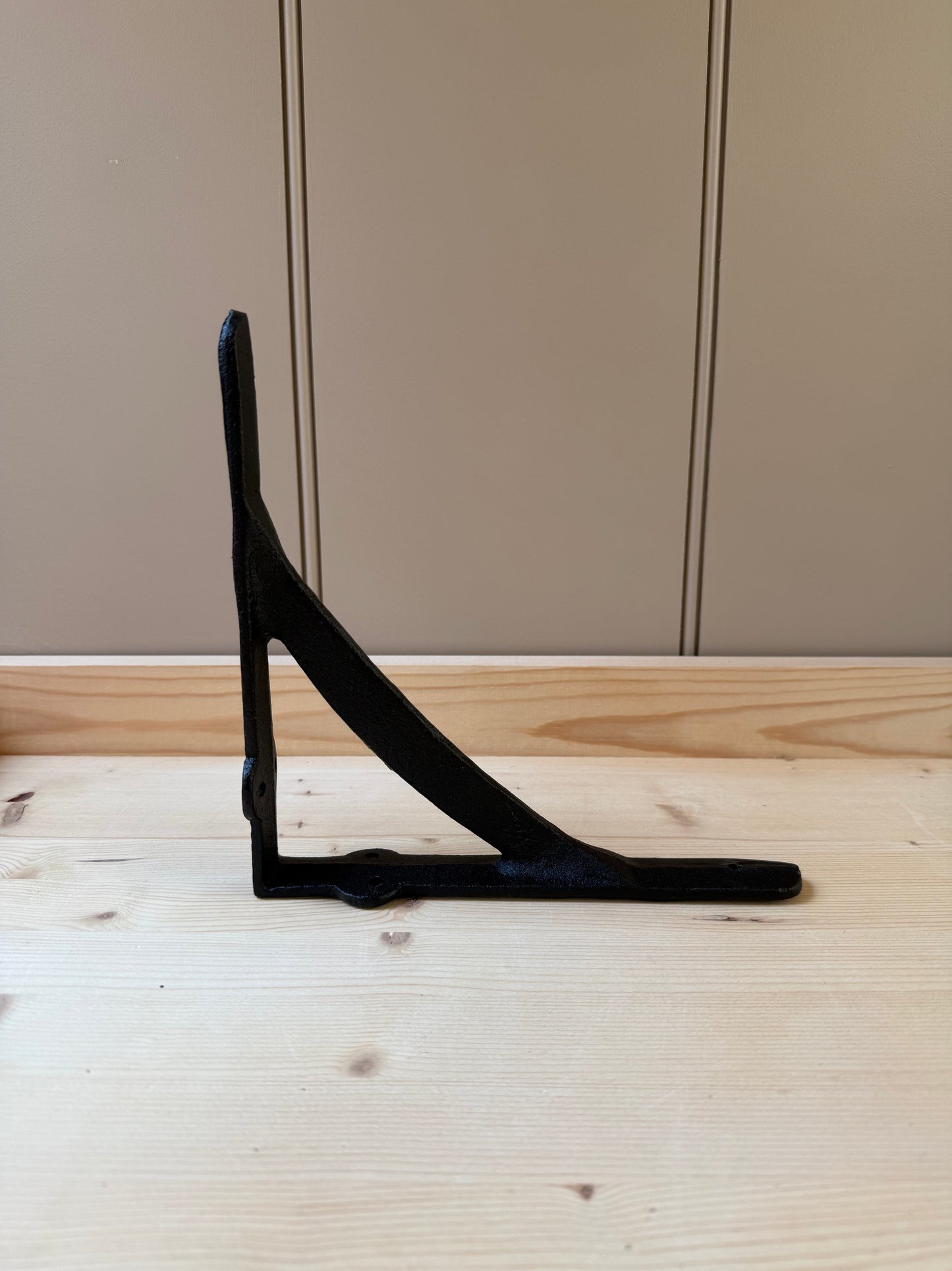 Iron Bracket | Black