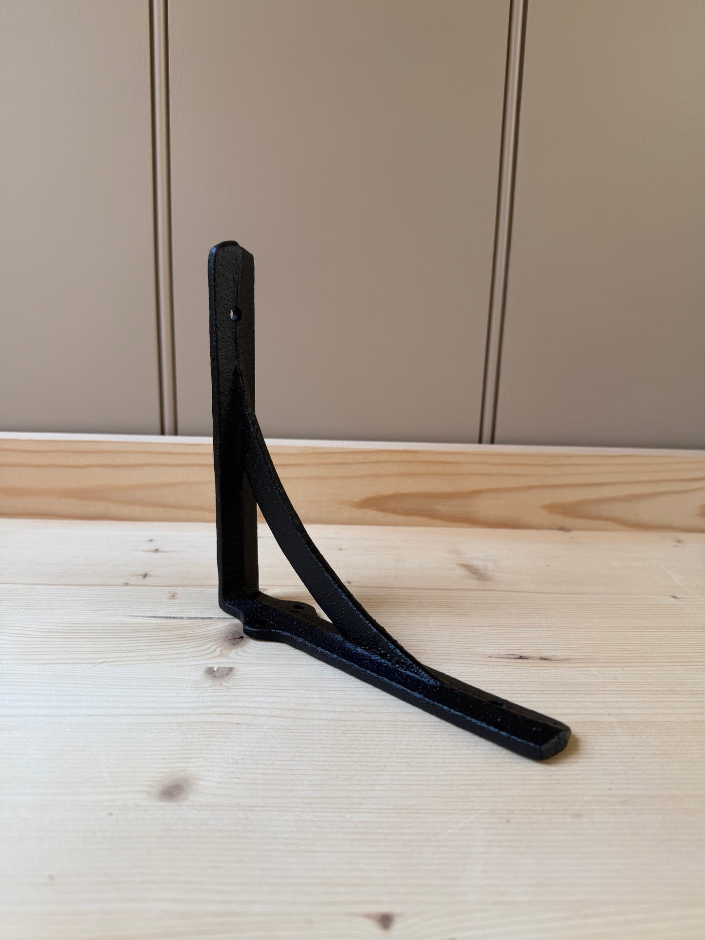 Iron Bracket | Black