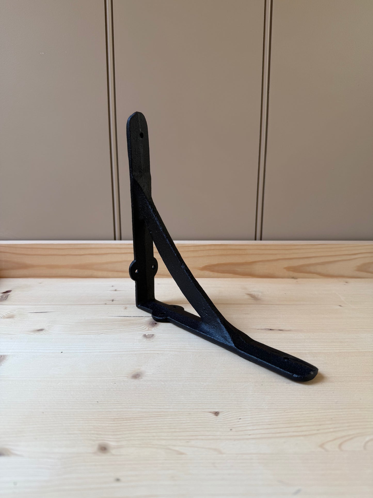 Iron Bracket | Black