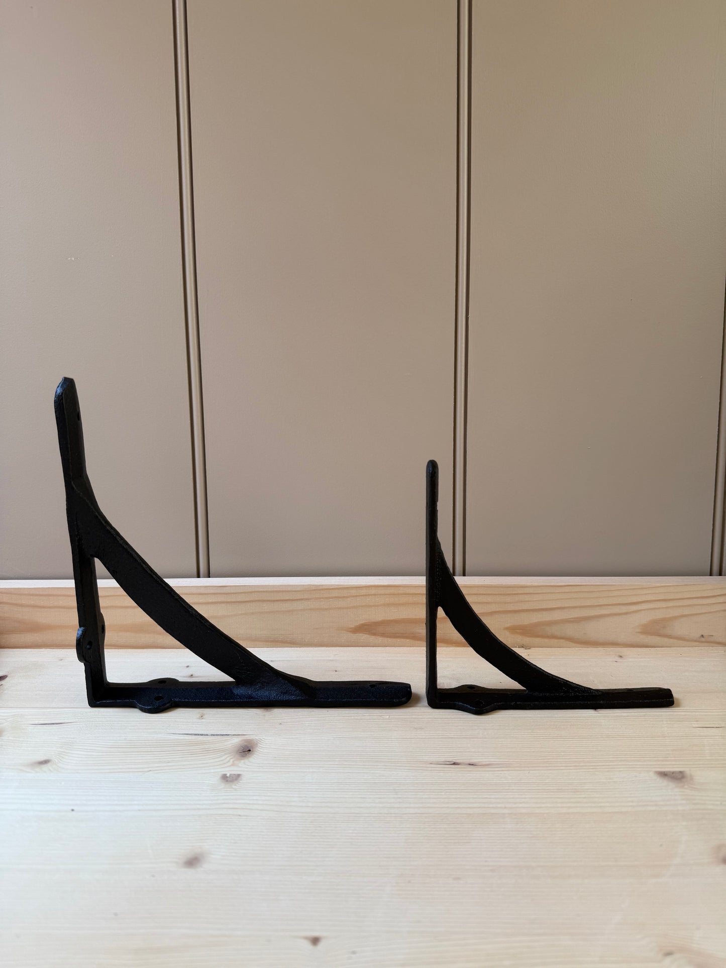 Iron Bracket | Black