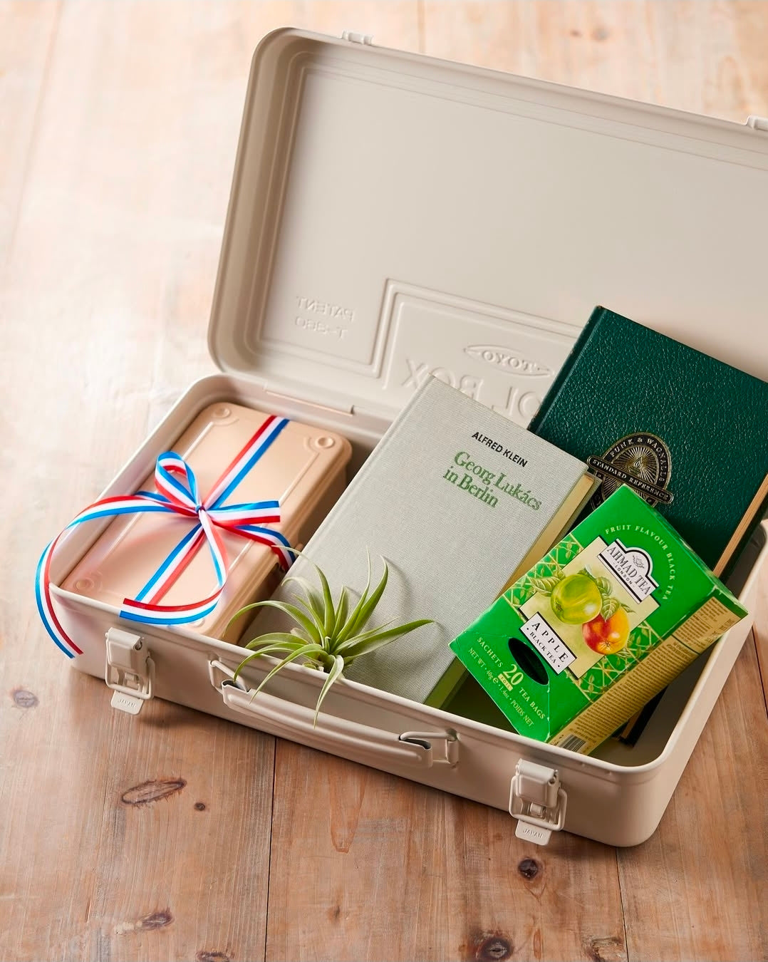 Toyo T-360 Toolbox | White