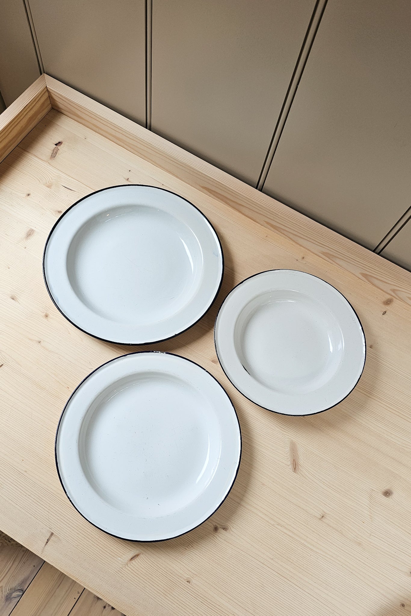 Vintage Enamel Set