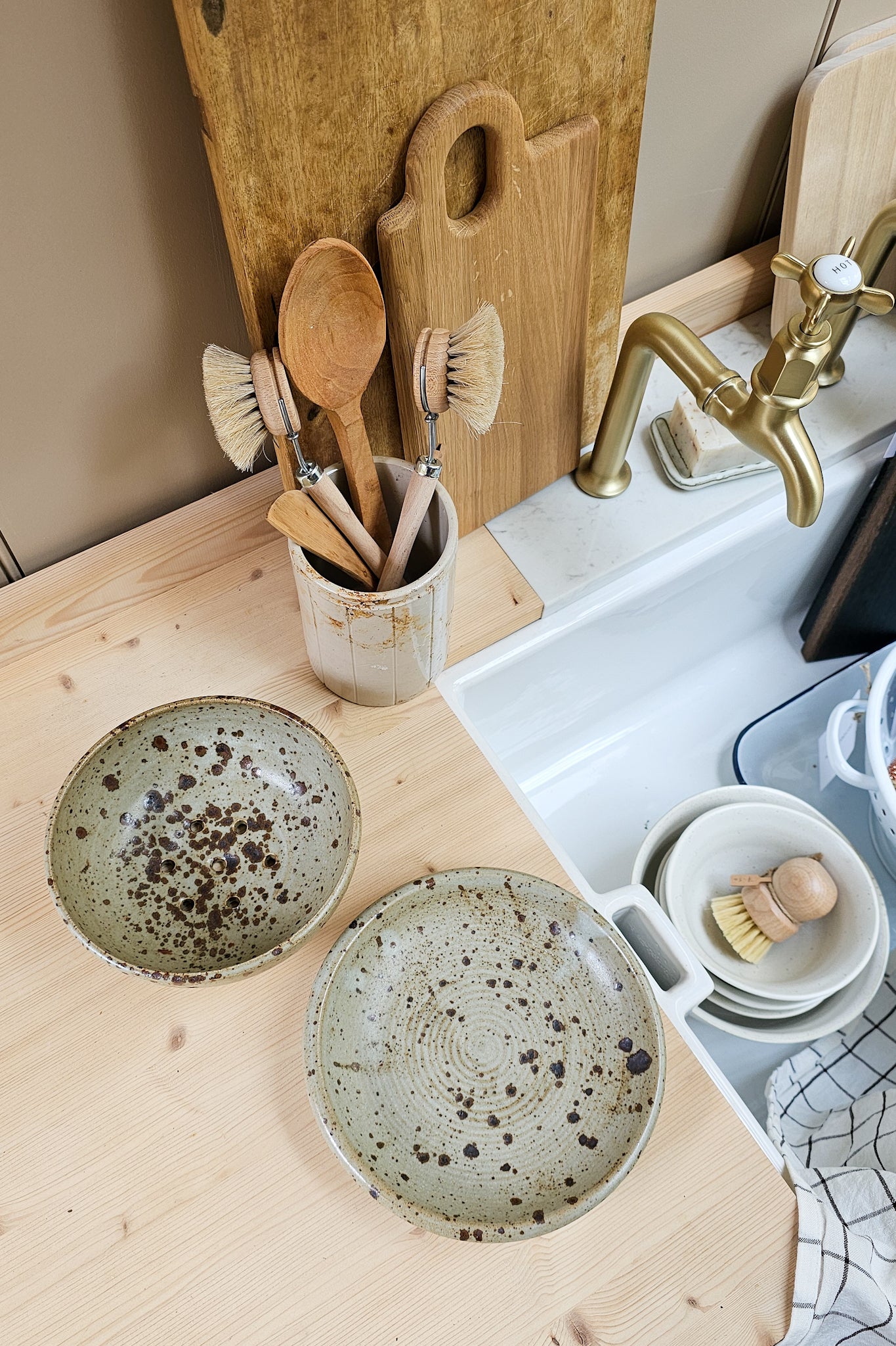 Vintage Stoneware Draining Bowl & Dish Set