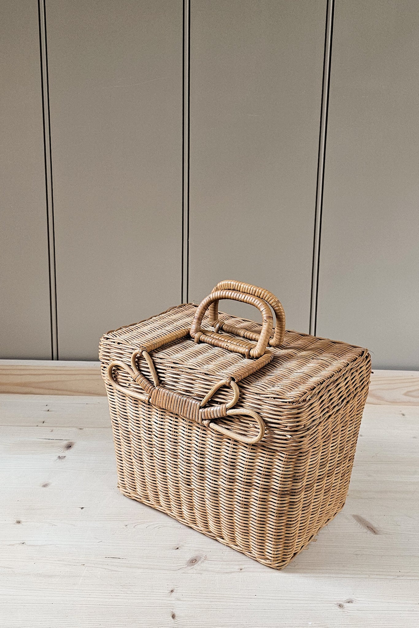 Vintage Structured Wicker Basket Bag