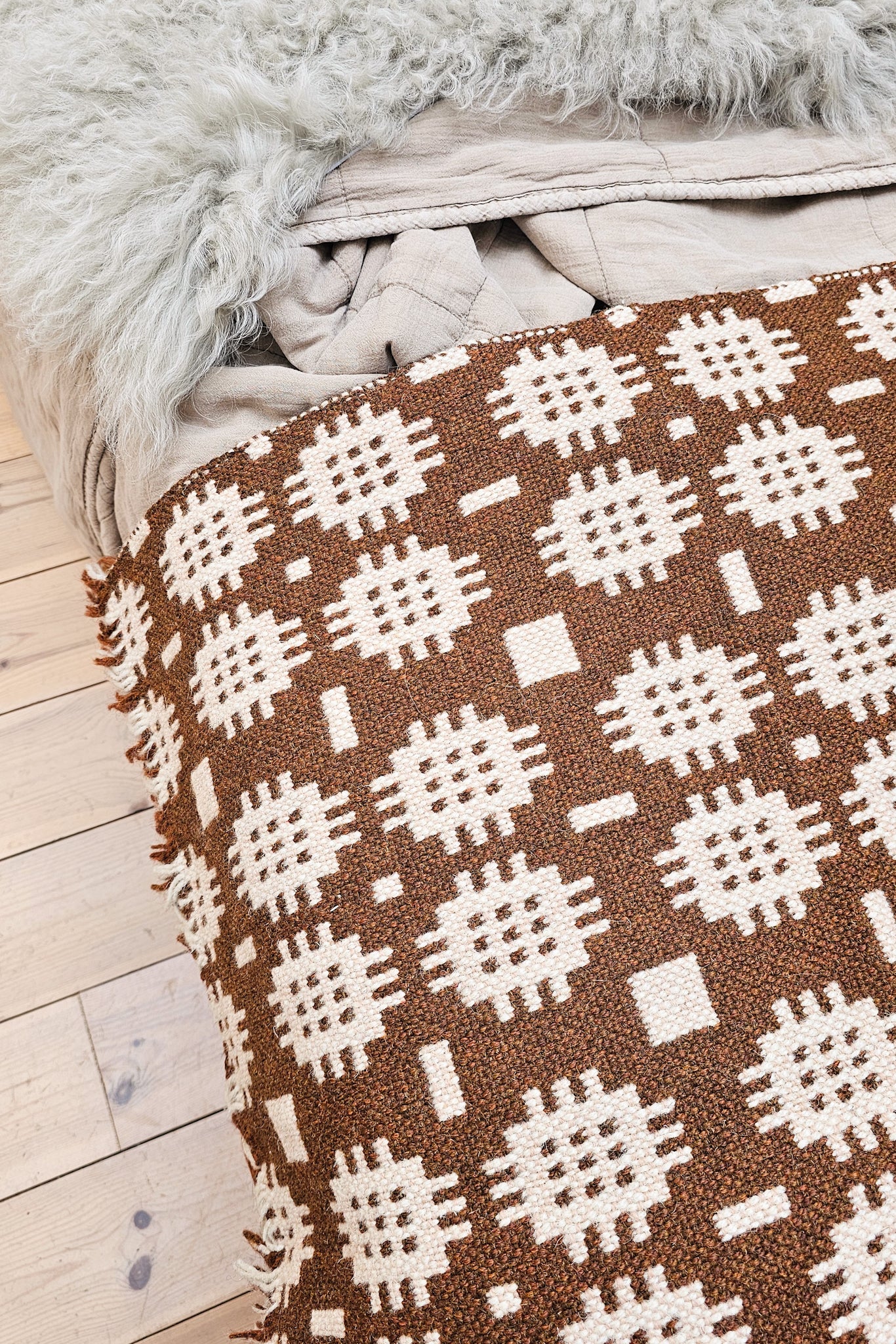 Vintage Welsh Wool Bed Runner | Conker & Cream Sunburst