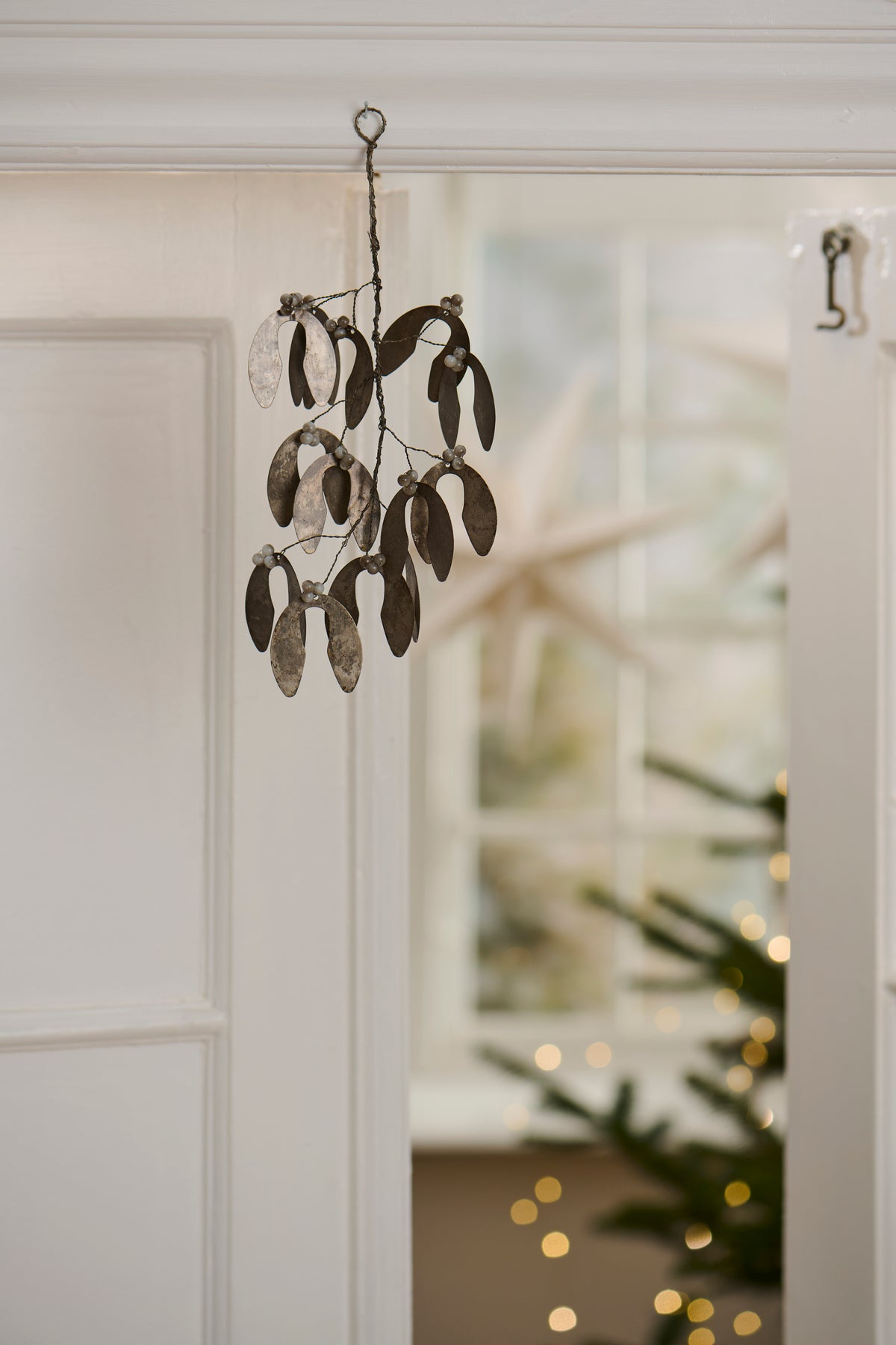 Antiqued Silver Mistletoe