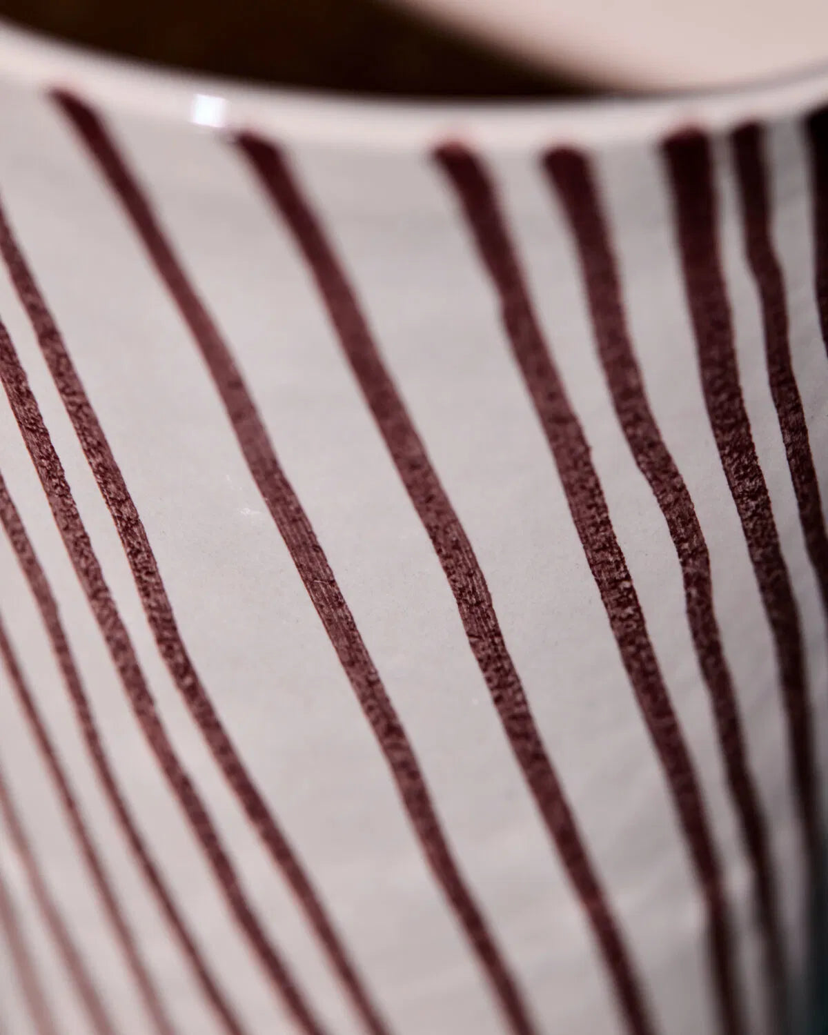 Close up of the hand-painted brown striped on a Diva Mug.