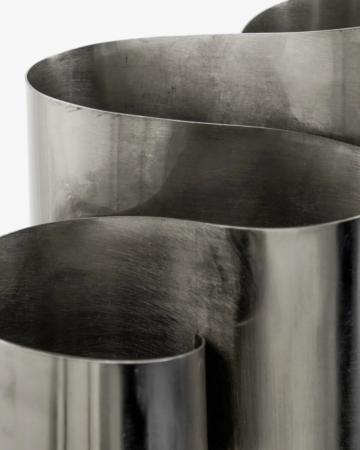 A close up of the curves on the brushed silver organiser.