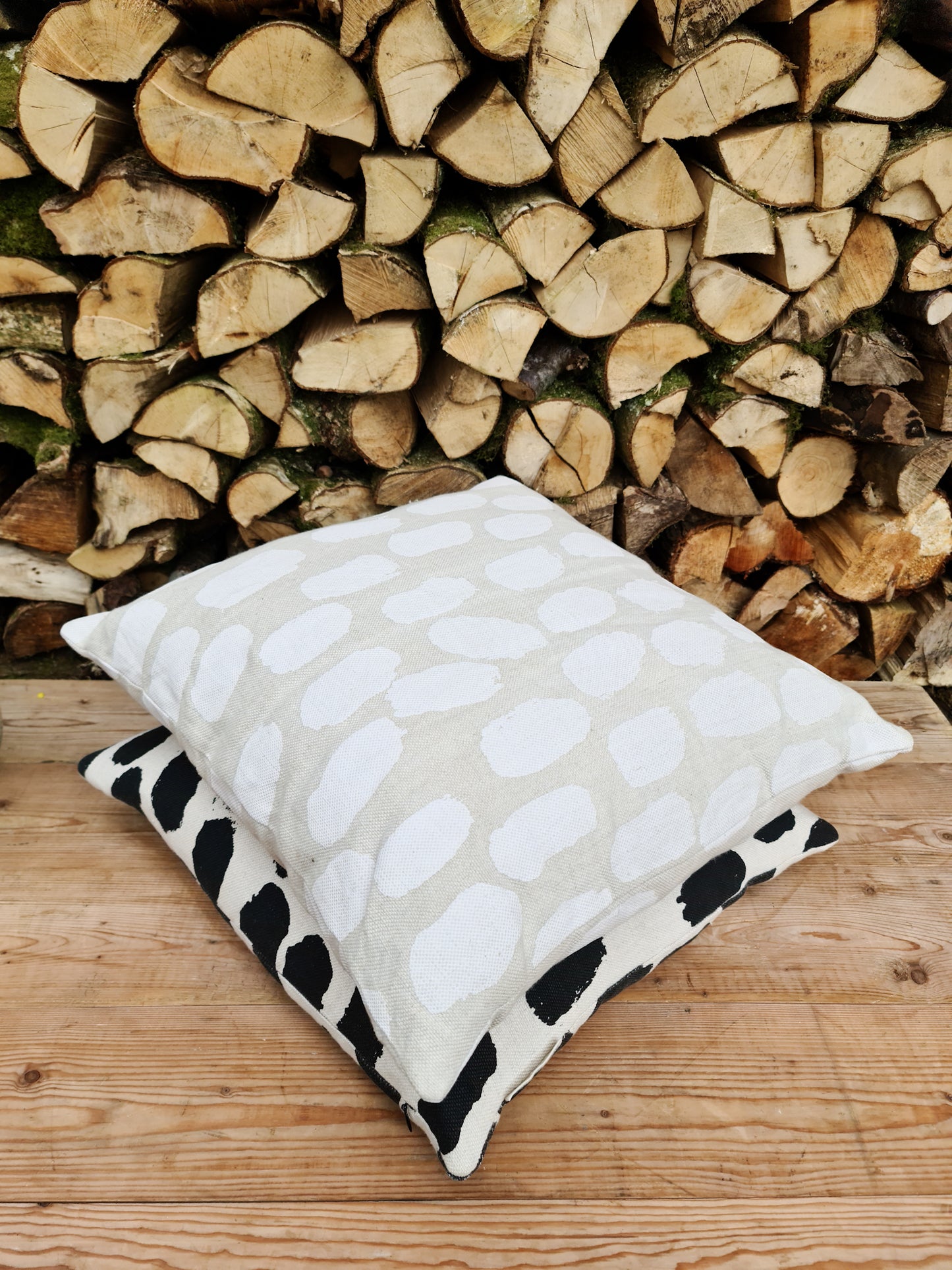 Dots Cushion | Black