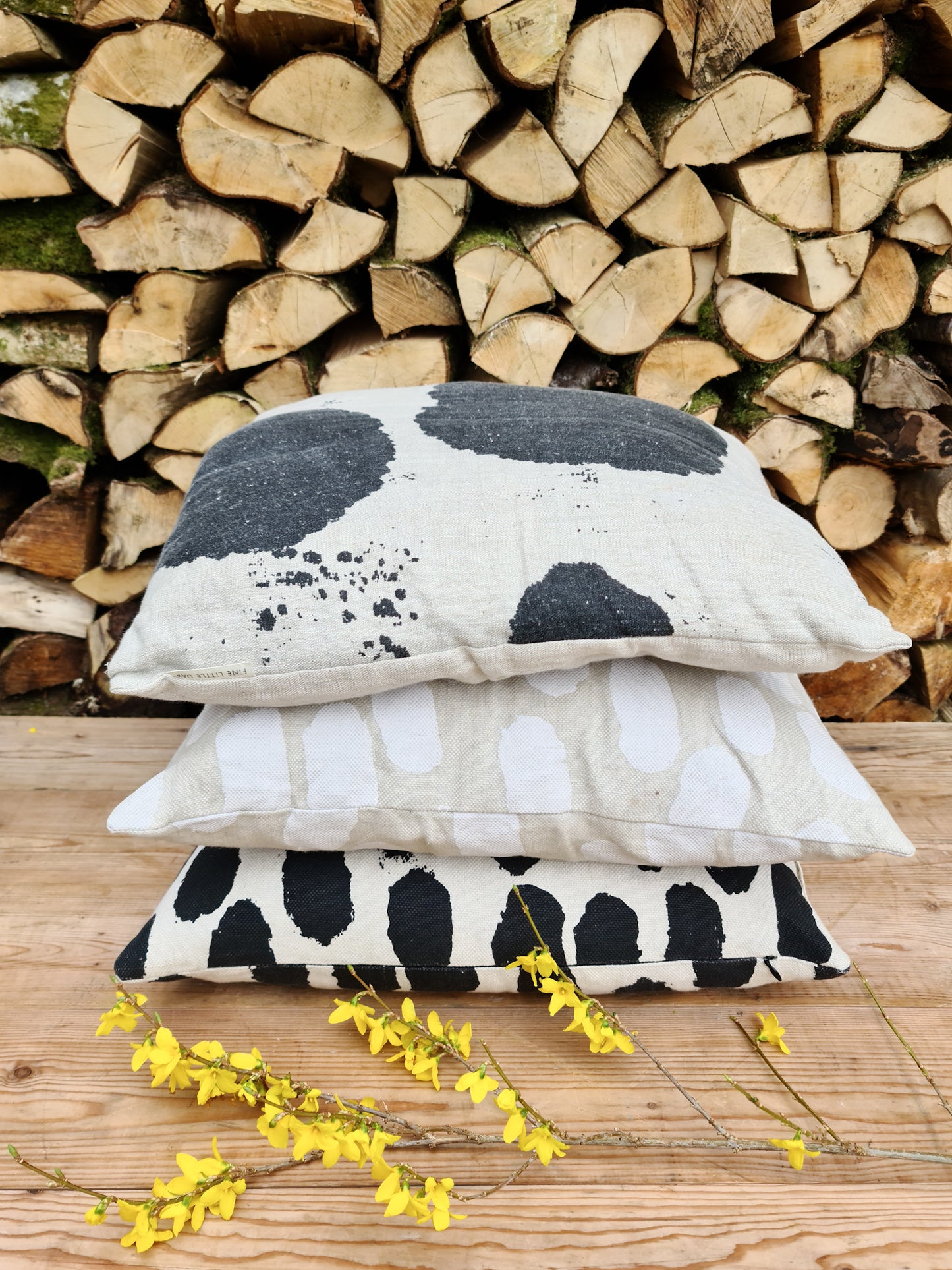 Dots Cushion | Black