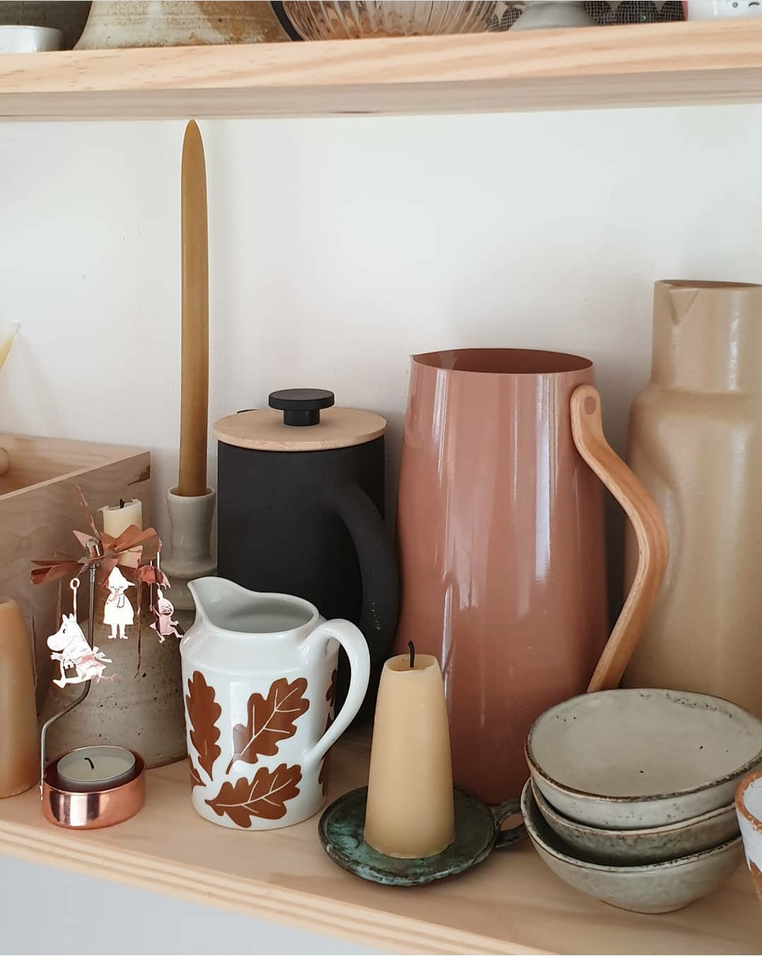 Moomin Änglaspel styled on an open shelf with jugs, vases and bowls
