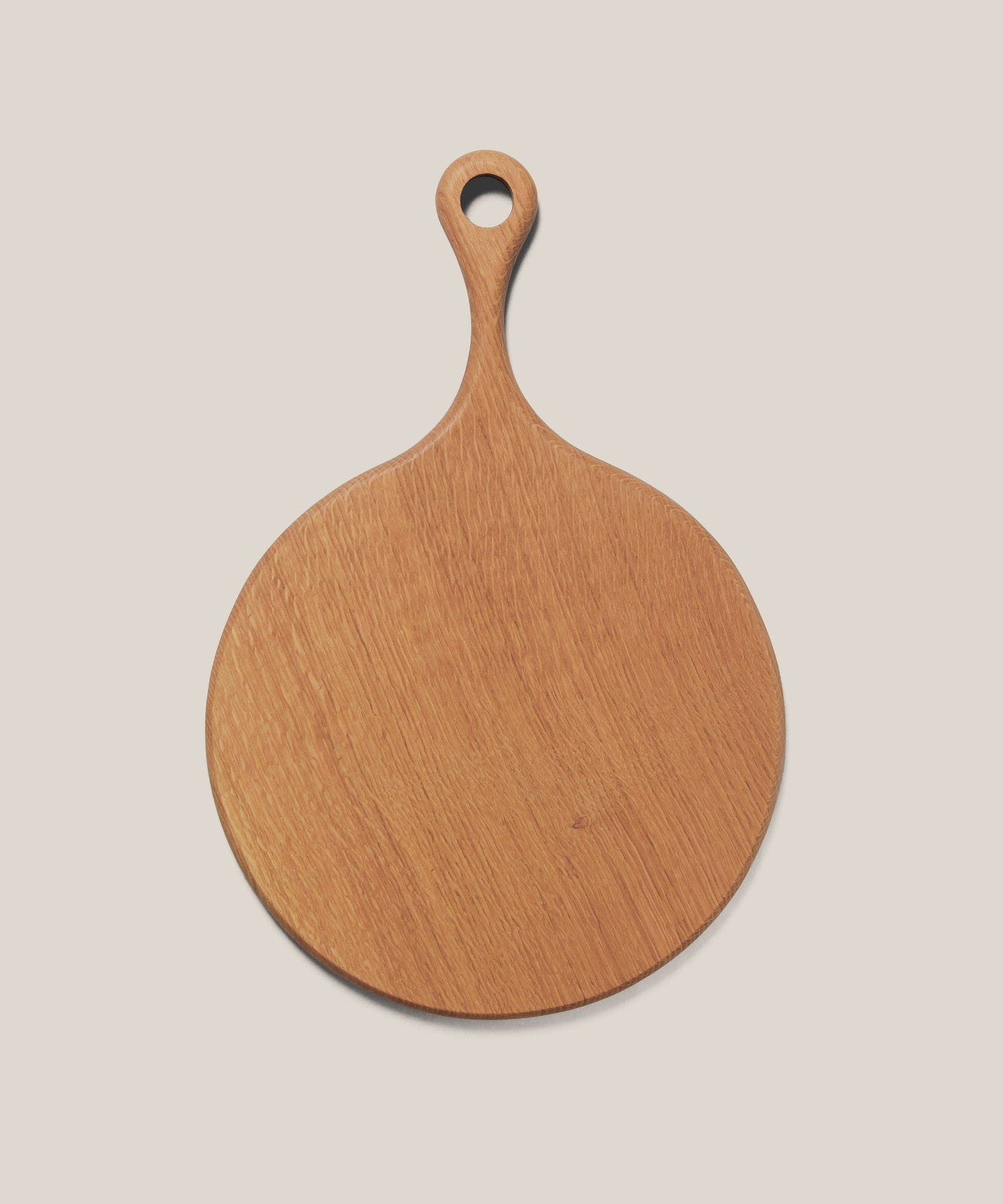 An English Oak pizza board is shown against a white background.